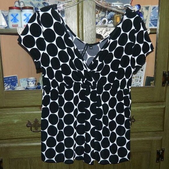 CHA CHA VENTE Women’s Top Black and White Size Small Petite - Picture 2 of 6